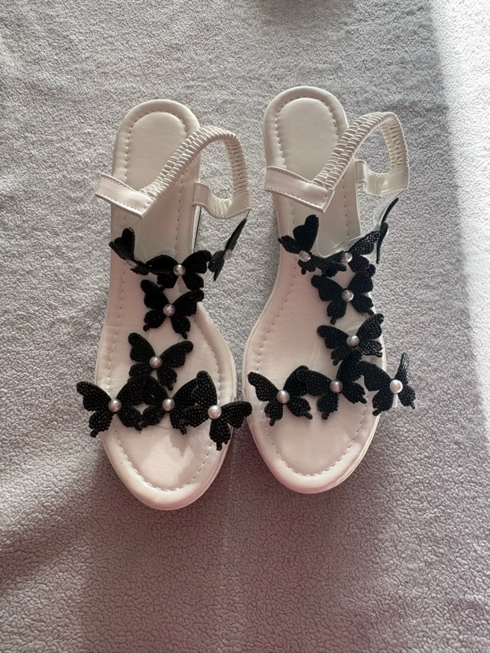 Butterfly Heel Sandals Size 41 (US 10) Black Detail White 3-4” Dressy